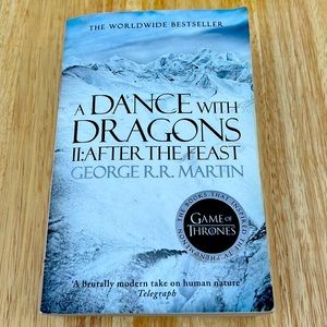 BOOK - A DANCE WITH DRAGONS (GAME OF THRONES)